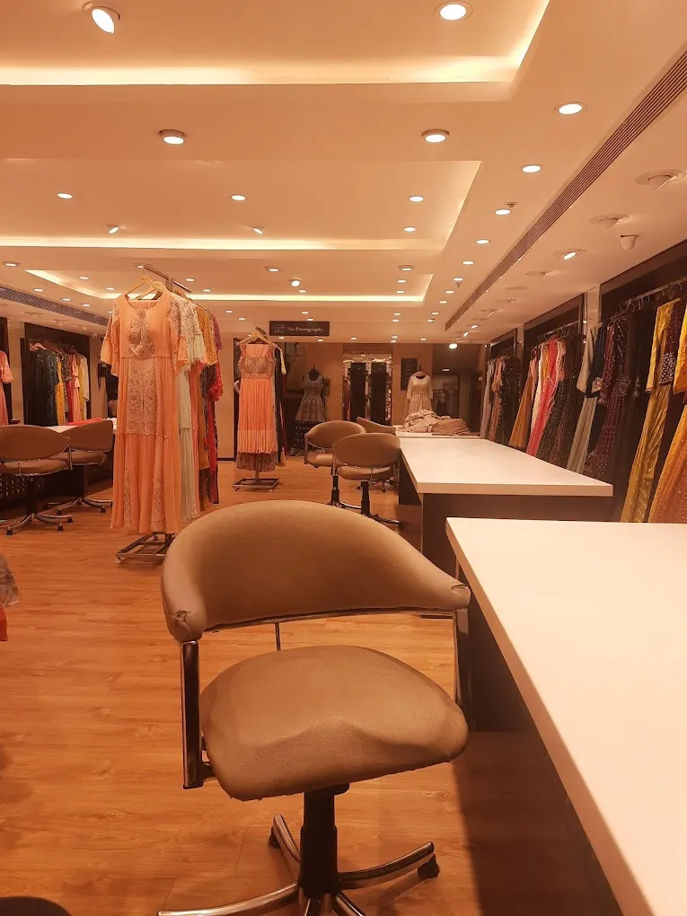 Kay The Fashion Bay
